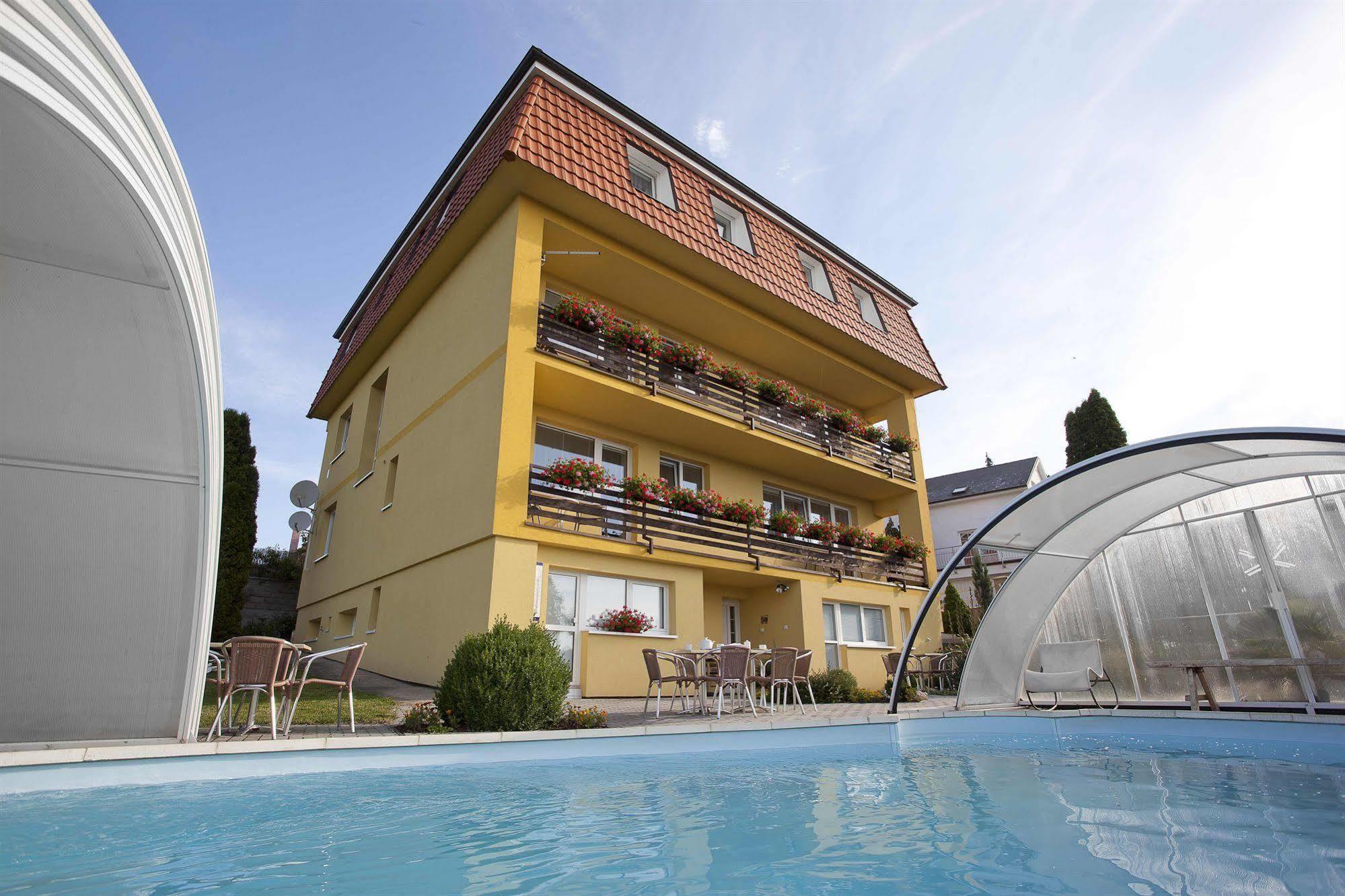 Pension Primus Beroun  Exteriör bild